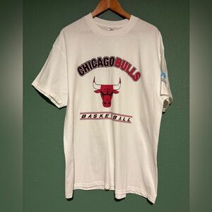 Chicago Bulls Basketball Logo Tee